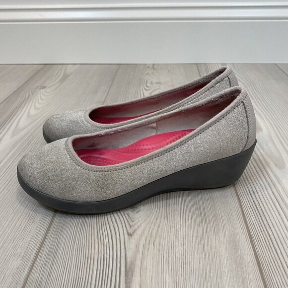 Crocs Busy Day Dual Comfort Wedges Gray Fabric Slip-On Shoes Sz 8 - Picture 1 of 7